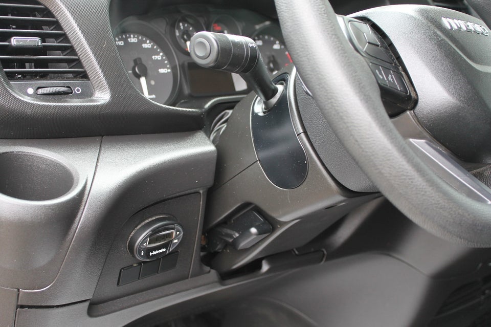 Iveco Daily 2,3 35S14 Alukasse m/lift