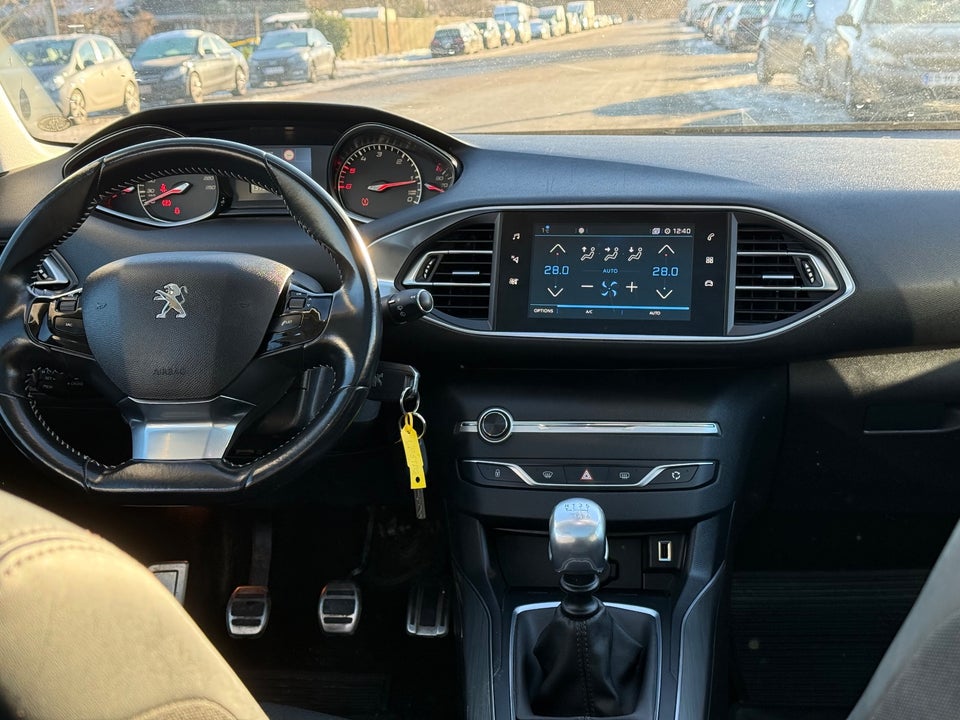 Peugeot 308 1,6 BlueHDi 120 Allure Sky SW 5d