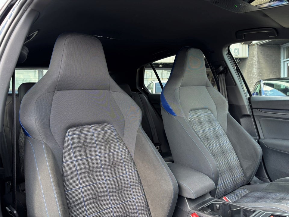VW Golf VIII 1,4 GTE DSG 5d