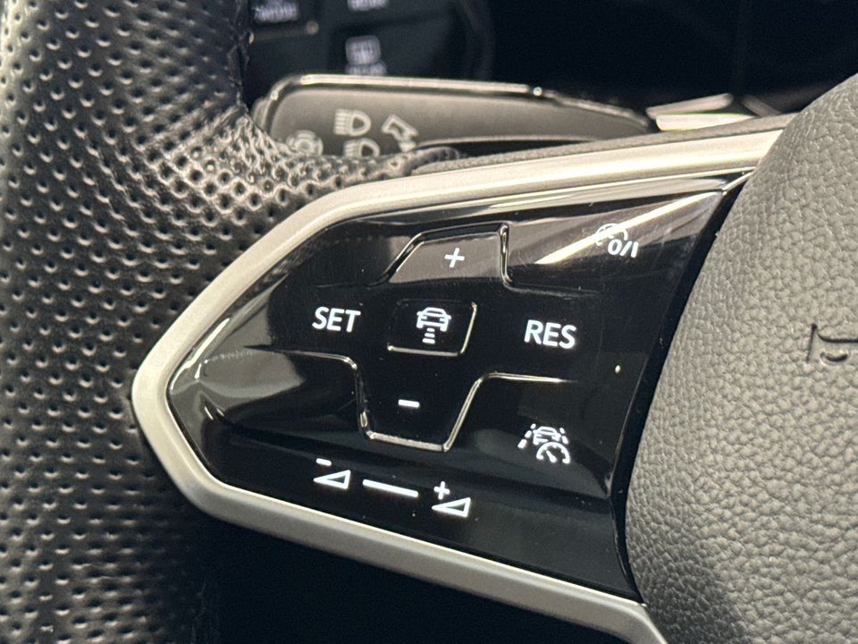 VW Golf VIII 2,0 GTi DSG 5d