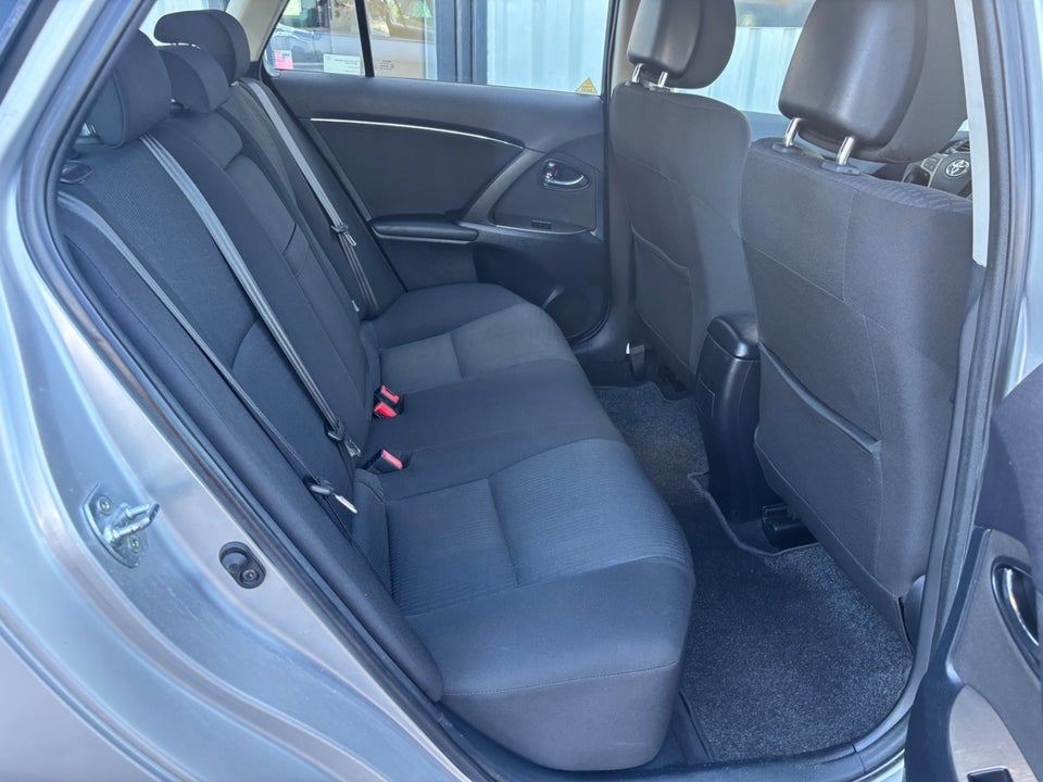 Toyota Avensis 1,8 VVT-i T2 stc. 5d