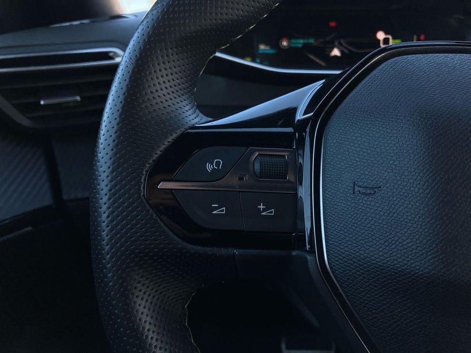 Peugeot e-2008 50 GT 5d