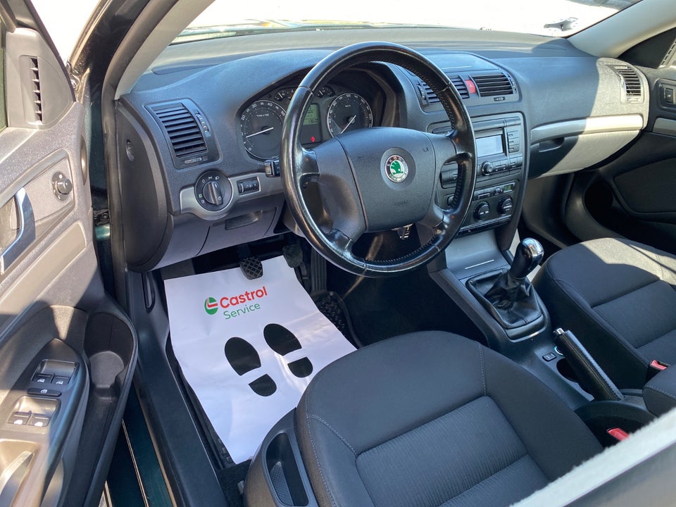 Skoda Octavia 2,0 FSi Elegance 5d