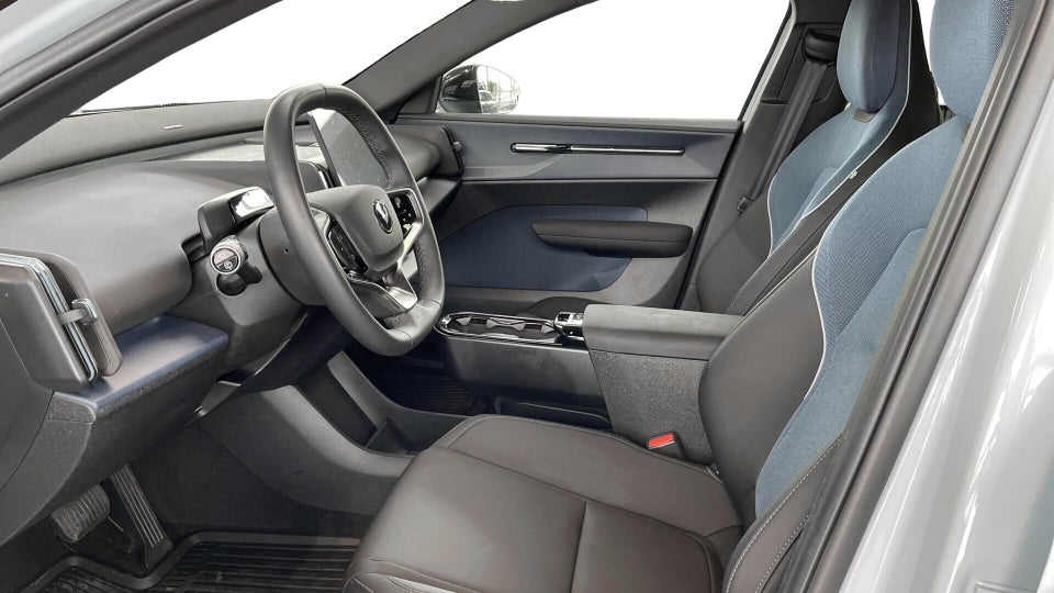 Volvo EX30 Extended Range Plus 5d