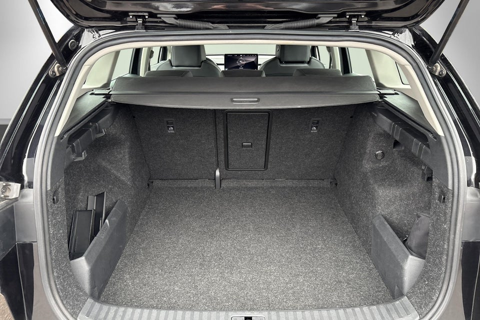 Skoda Enyaq 60 iV Plus 5d