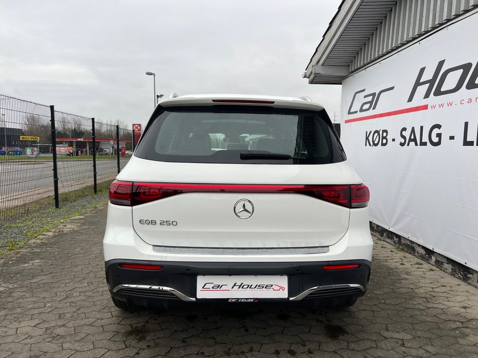 Mercedes EQB250 AMG Line 5d