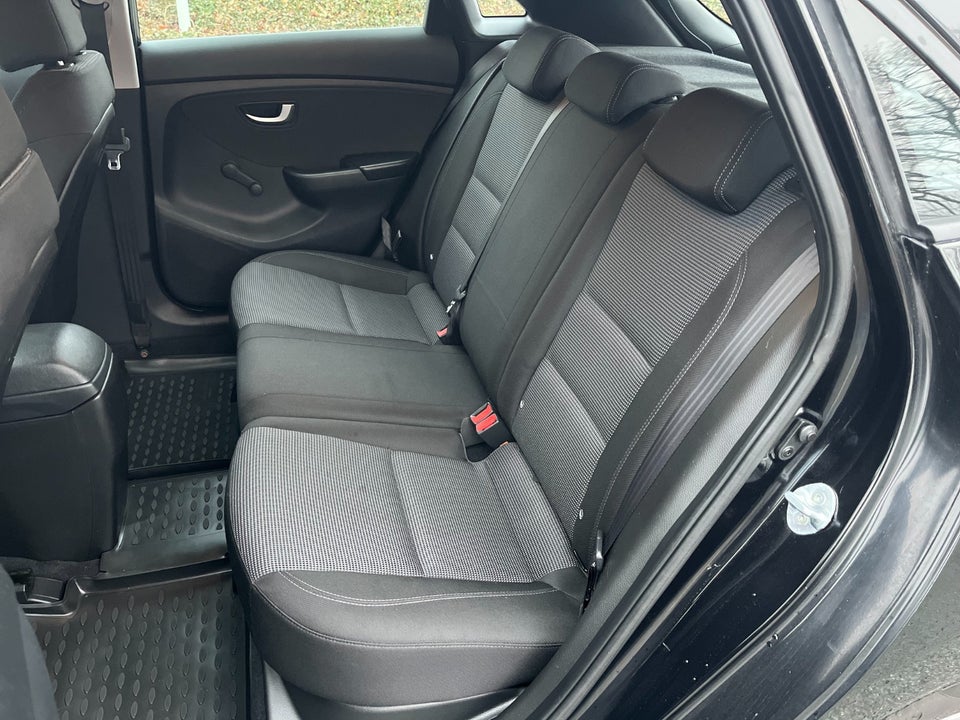 Hyundai i30 1,6 GDi Style Eco 5d