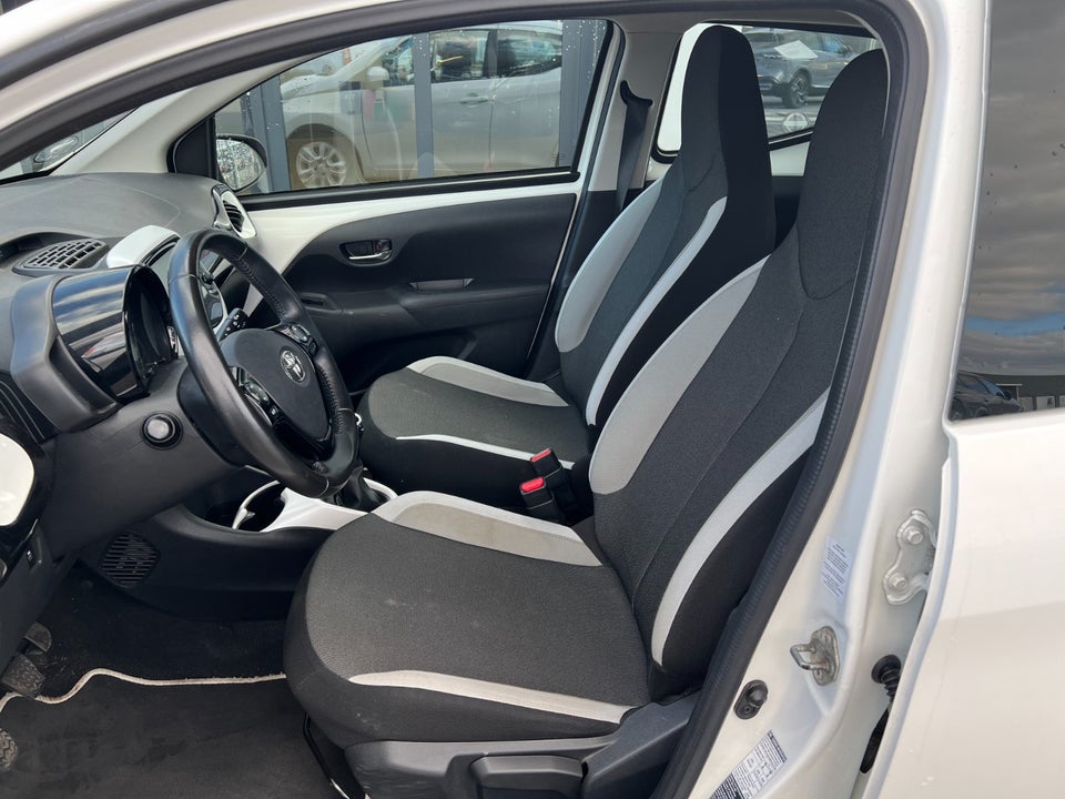 Toyota Aygo 1,0 VVT-i x-play x-touch 5d