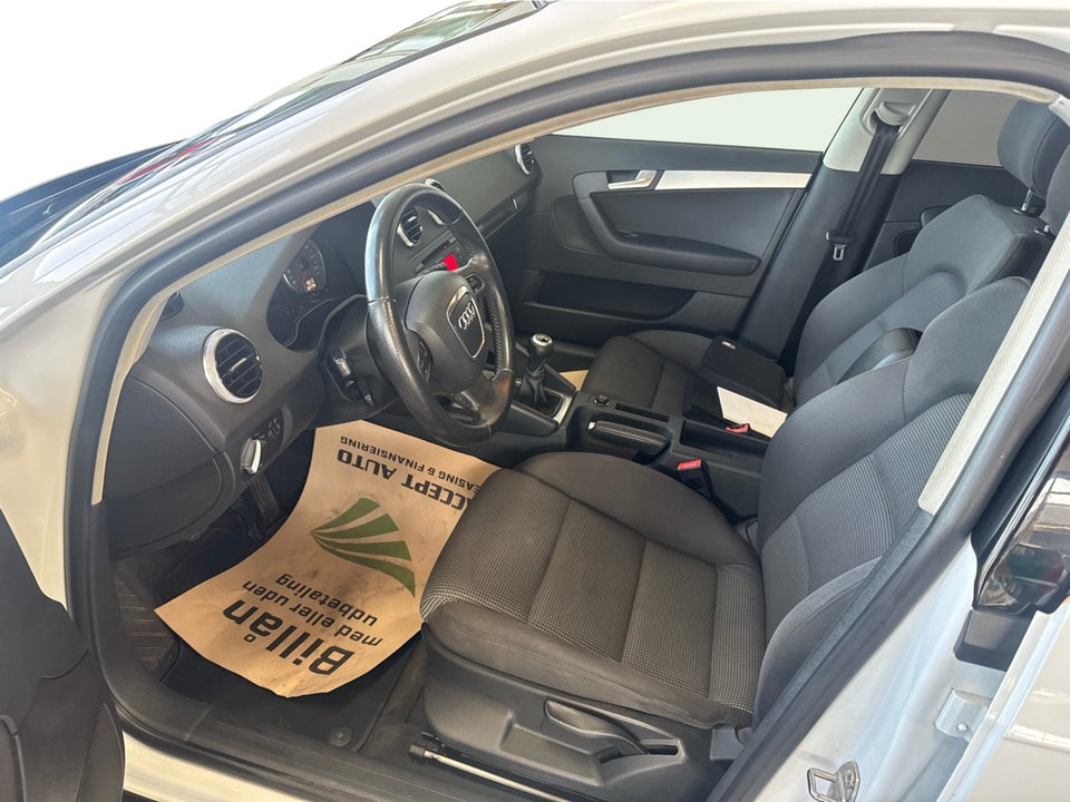 Audi A3 1,6 TDi Attraction Sportback 5d