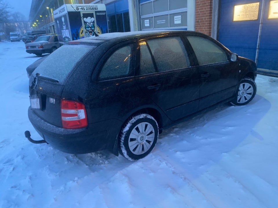 Skoda Fabia 1,4 16V 75 Ambiente Combi 5d