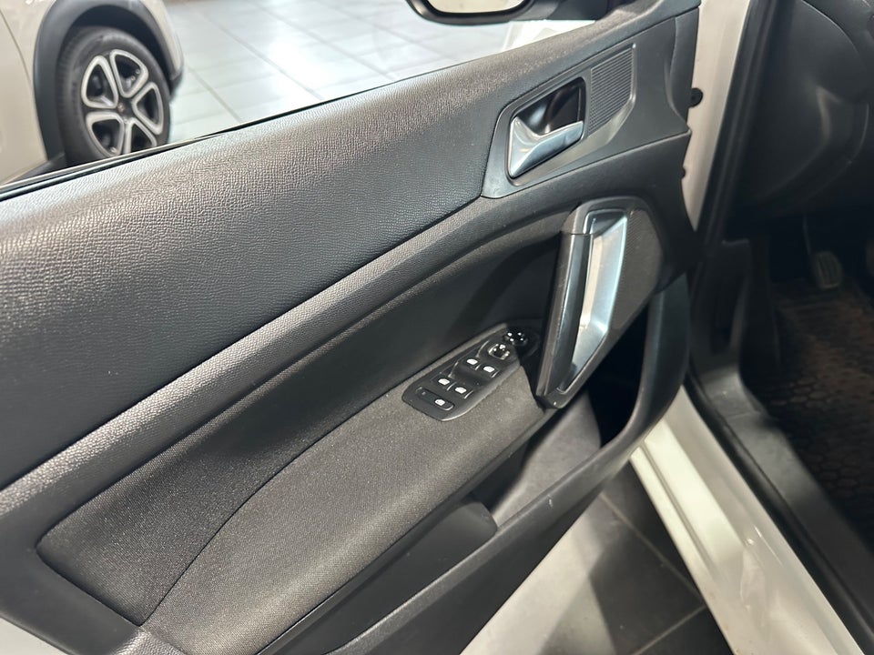 Peugeot 308 1,6 BlueHDi 120 Style SW 5d