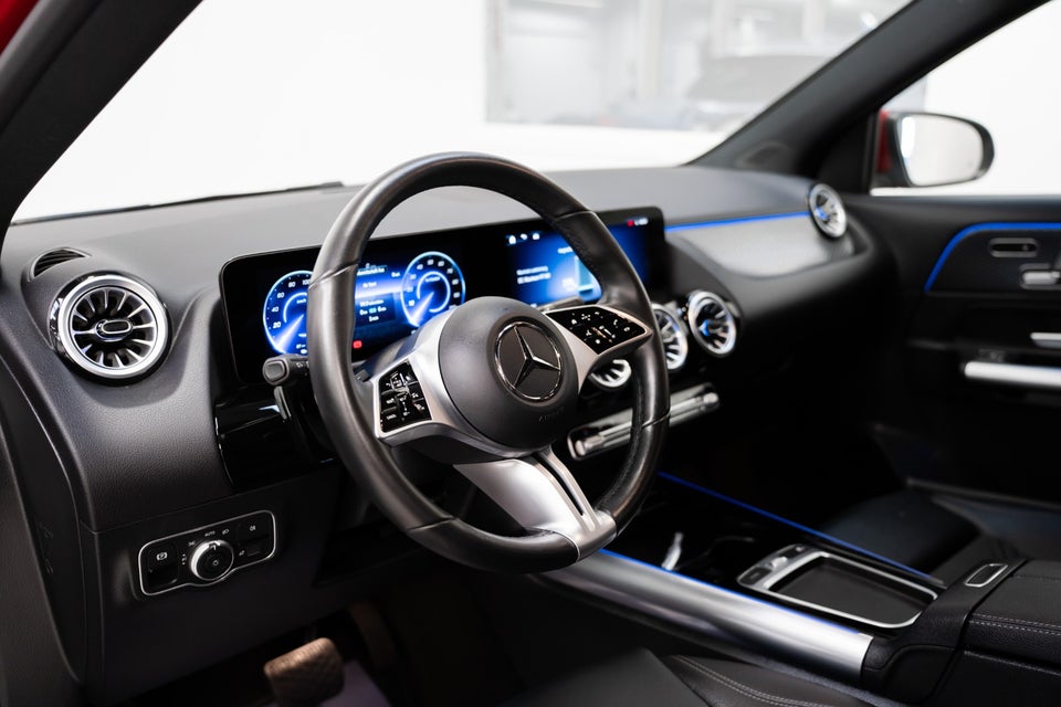 Mercedes EQA300 Progressive Advance 4Matic 5d