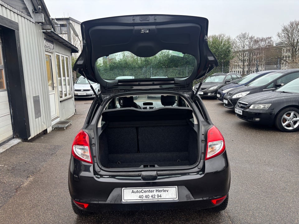 Renault Clio III 1,2 16V Authentique 5d