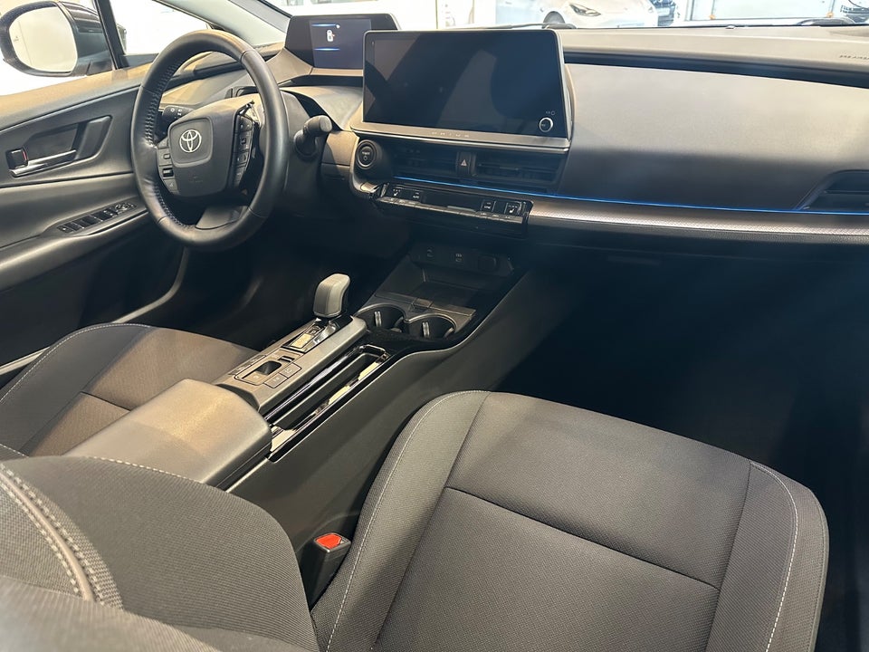 Toyota Prius 2,0 Plug-in Hybrid Elegant 5d