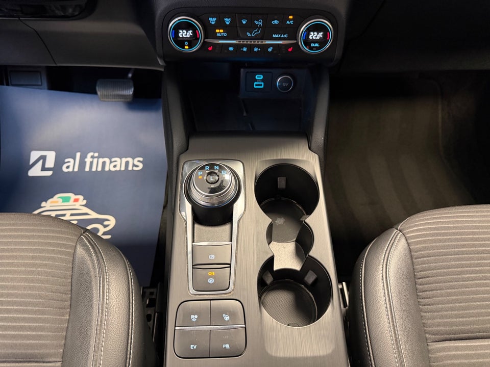 Ford Kuga 2,5 PHEV Titanium CVT 5d