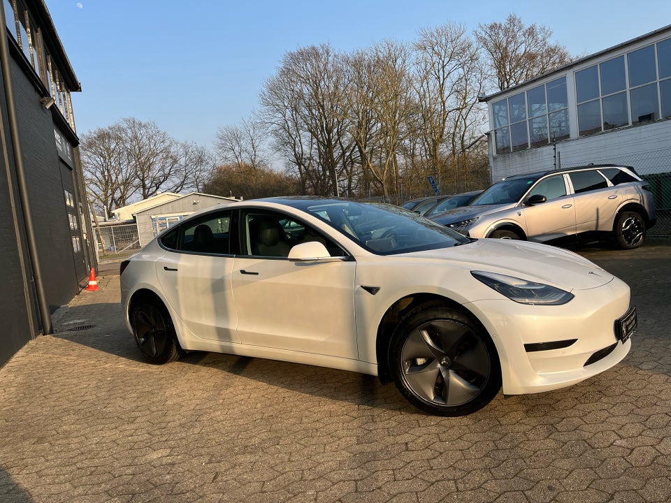 Tesla Model 3 Standard Range+ RWD 4d