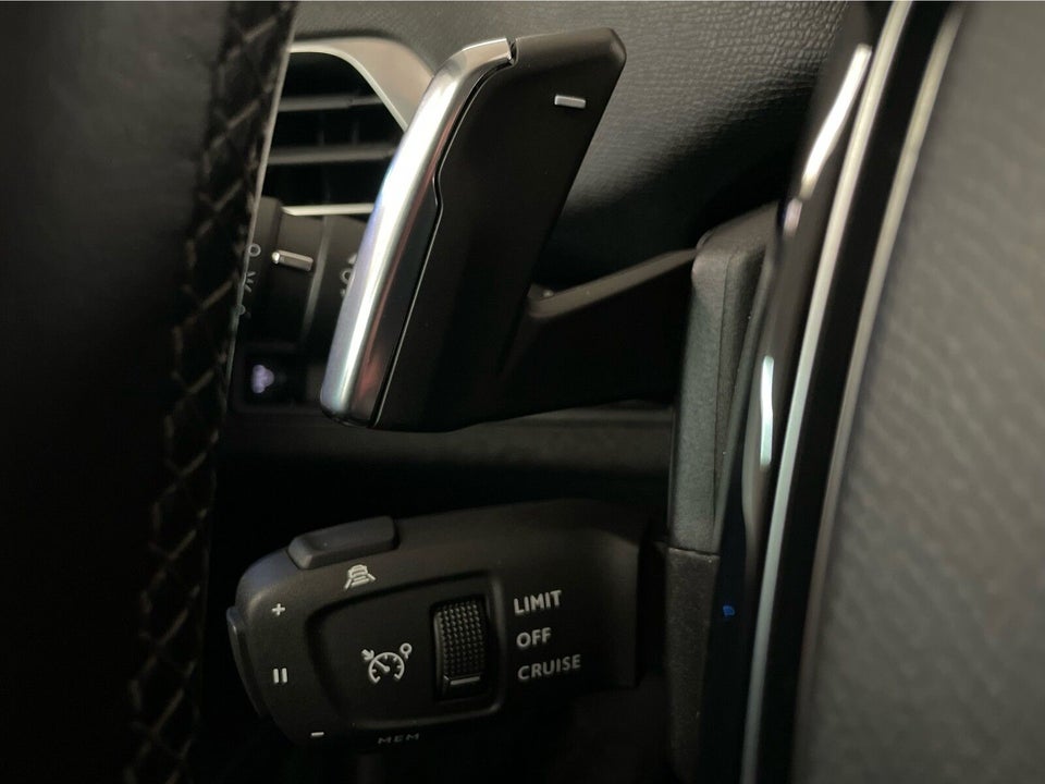 Peugeot 3008 1,6 Hybrid First Selection EAT8 5d
