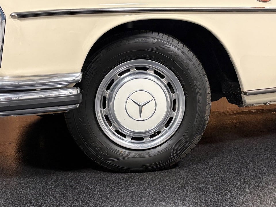 Mercedes 280 S 2,8  4d