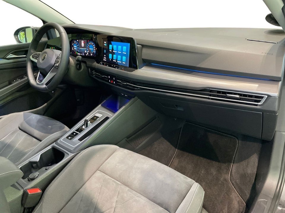 VW Golf VIII 1,4 eHybrid DSG 5d