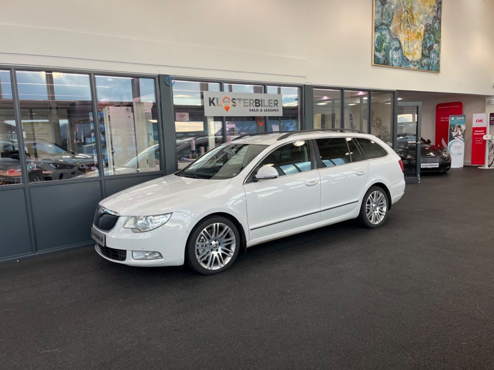 Skoda Superb 3,6 FSi Elegance Combi DSG 4x4 5d