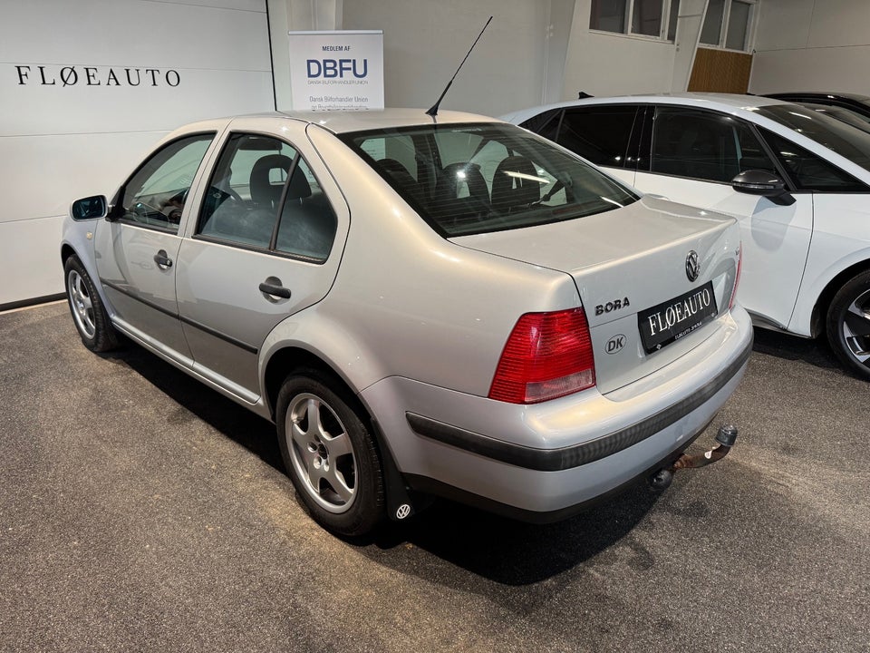 VW Bora 1,6  4d