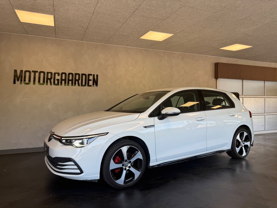 VW Golf VIII 1,5 TSi 130 1st Edition 5d