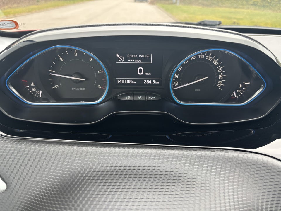 Peugeot 2008 1,5 BlueHDi 100 Allure Sky 5d