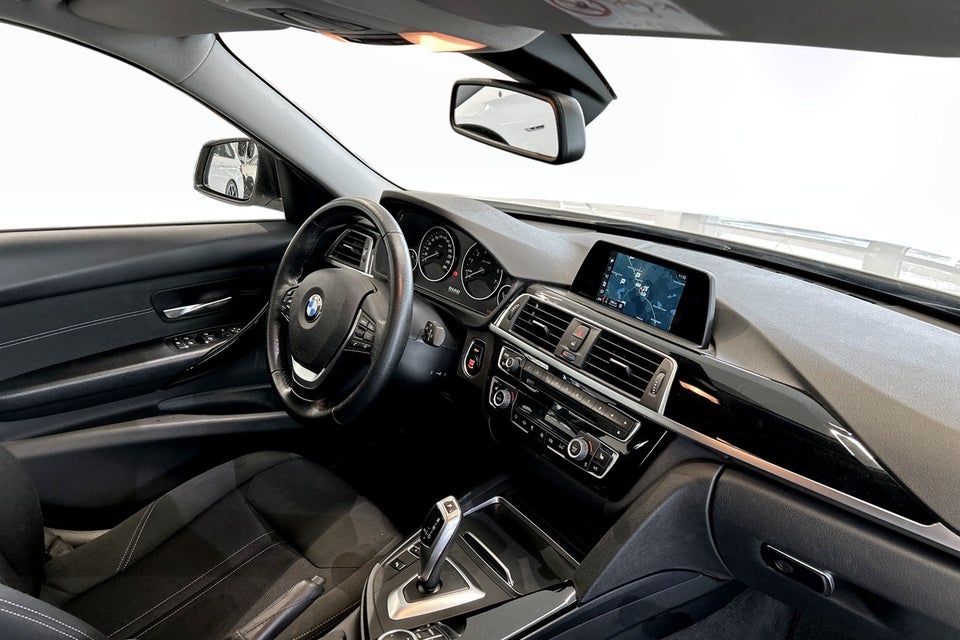 BMW 320i 2,0 Touring Executive aut. 5d