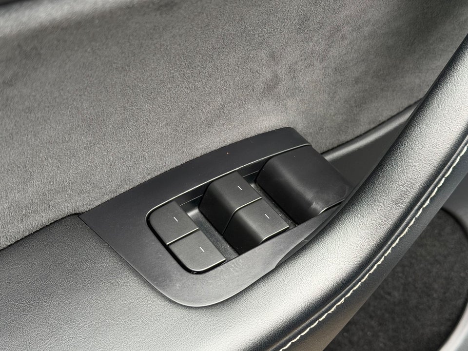 Tesla Model Y Long Range AWD 5d
