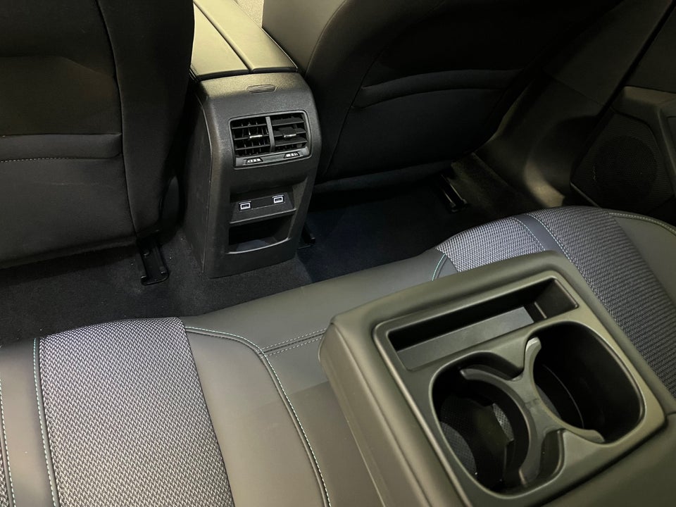 Peugeot 308 1,6 Hybrid First Selection+ EAT8 5d