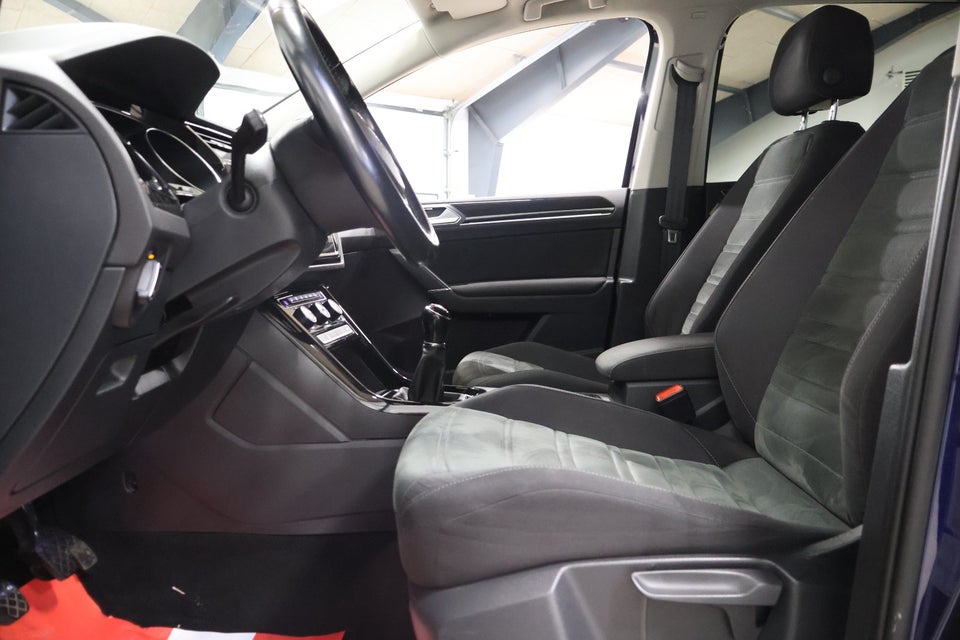 VW Touran 1,6 TDi 110 Highline 7prs 5d