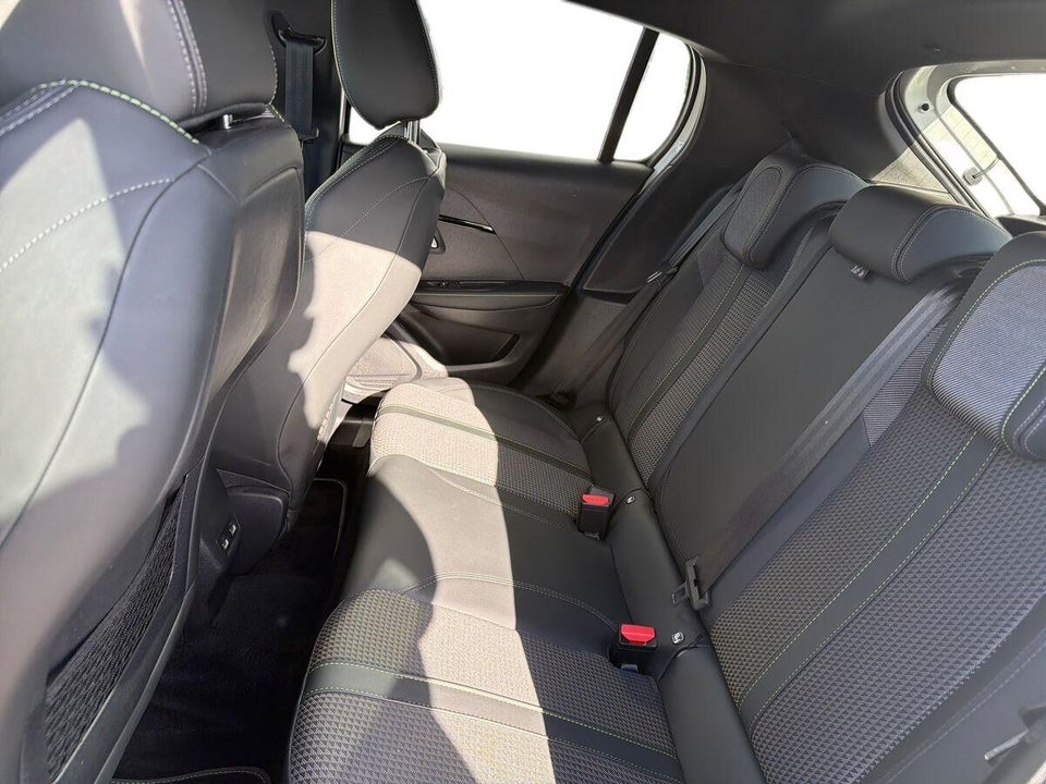 Peugeot e-208 50 GT 5d