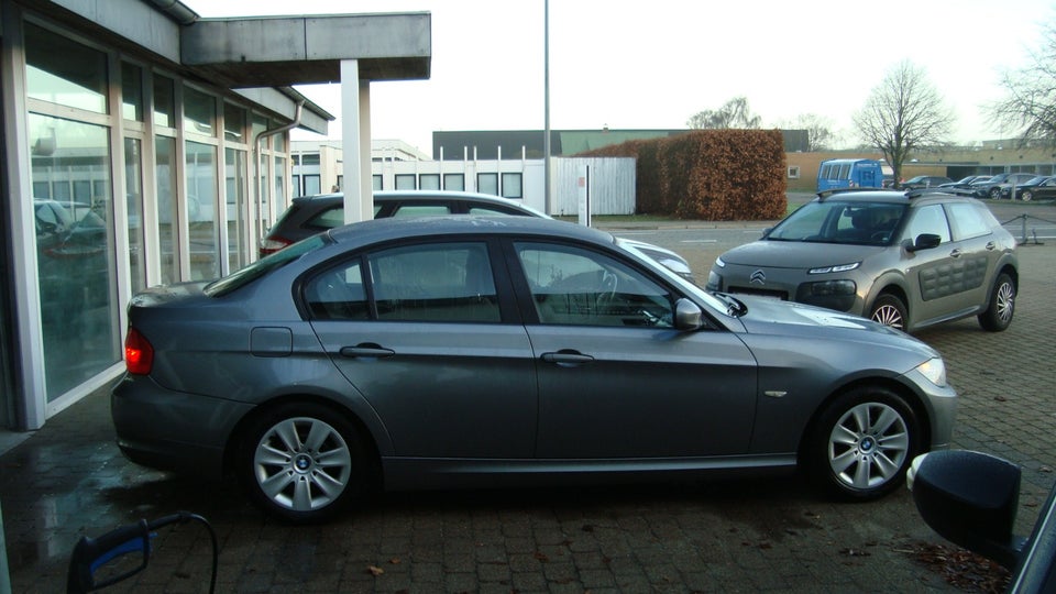 BMW 320i 2,0  4d