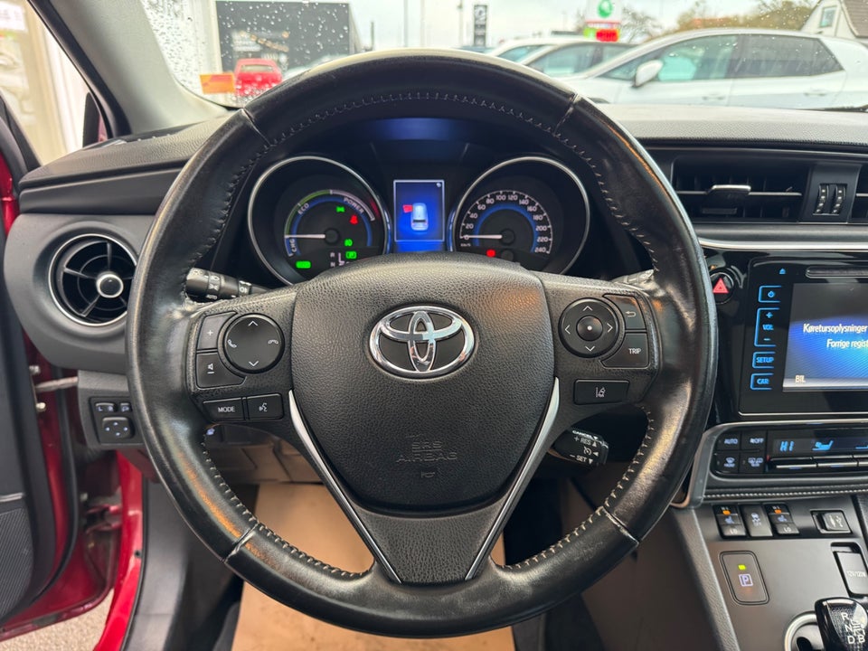 Toyota Auris 1,8 Hybrid Spirit Touring Sports CVT 5d