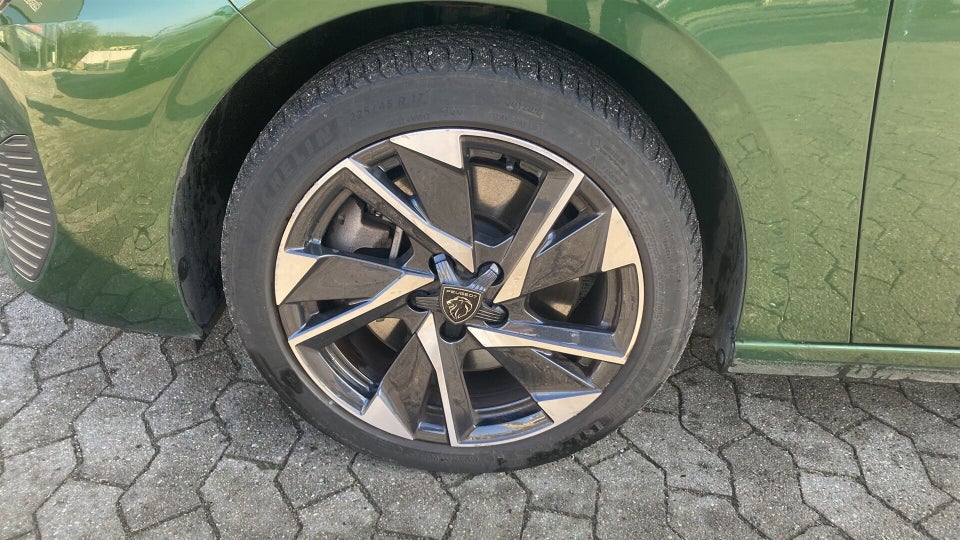 Peugeot 308 1,6 Hybrid First Selection+ EAT8 5d