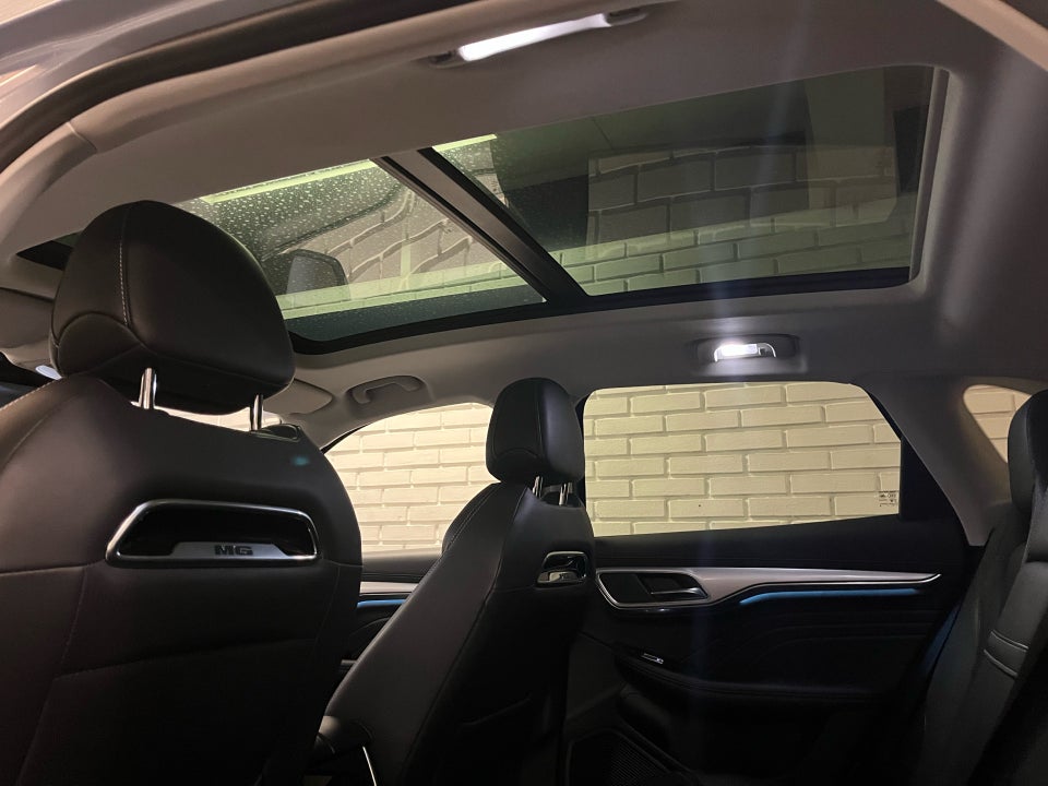 MG Marvel R Luxury 5d