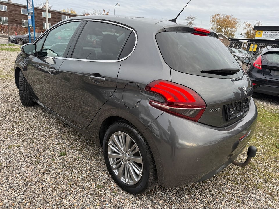Peugeot 208 1,2 PureTech 82 Signature Sky 5d