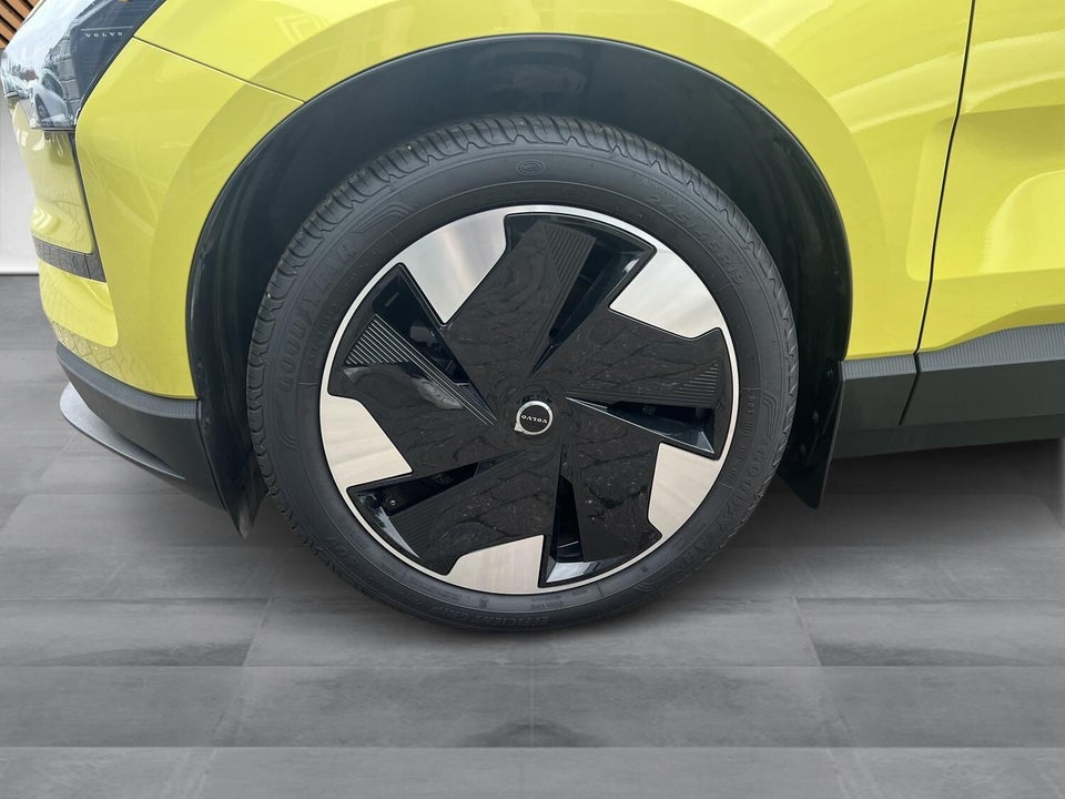 Volvo EX30 Extended Range Plus 5d