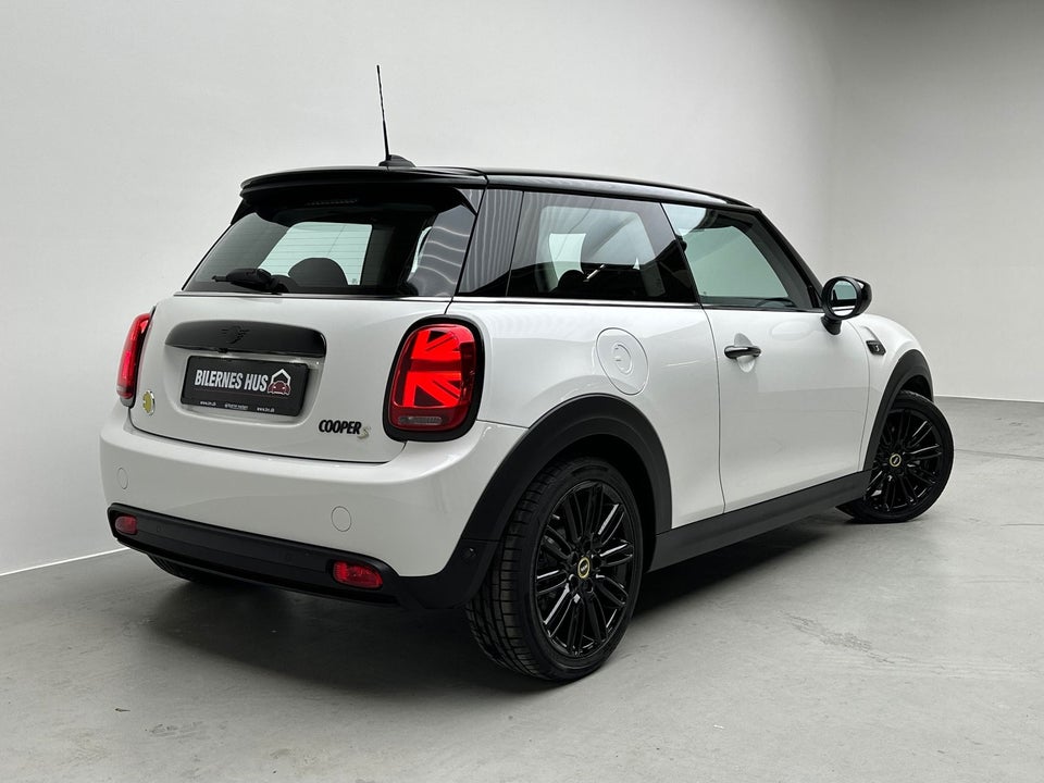 MINI Cooper SE Essential 3d