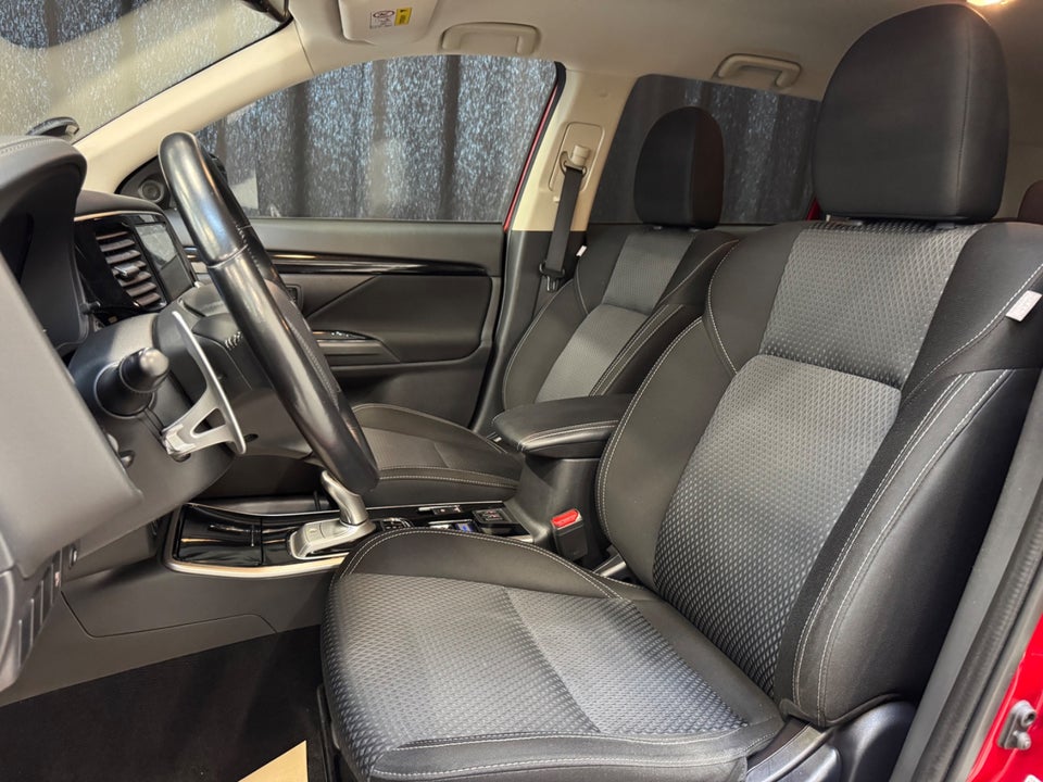 Mitsubishi Outlander 2,4 PHEV Intense CVT 4WD 5d
