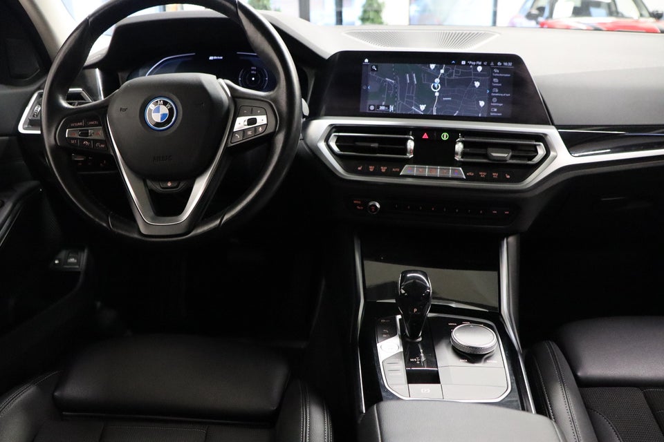 BMW 330e 2,0 Touring Sport Line aut. 5d