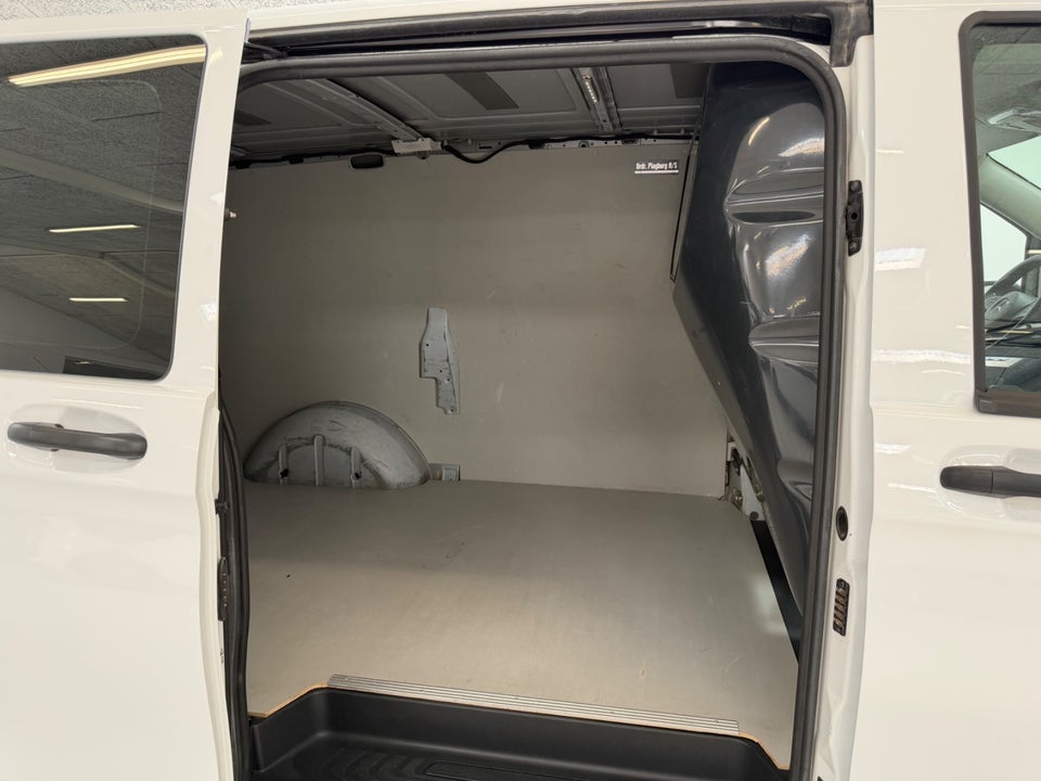 Mercedes eVito 129 Tourer PRO L Van