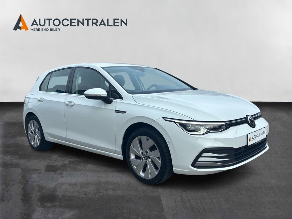 VW Golf VIII 1,5 eTSi 150 Life DSG 5d