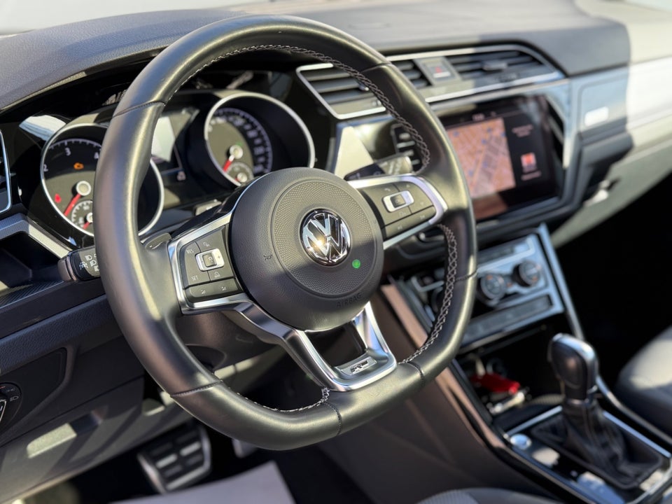VW Touran 2,0 TDi 150 R-line DSG 7prs 5d