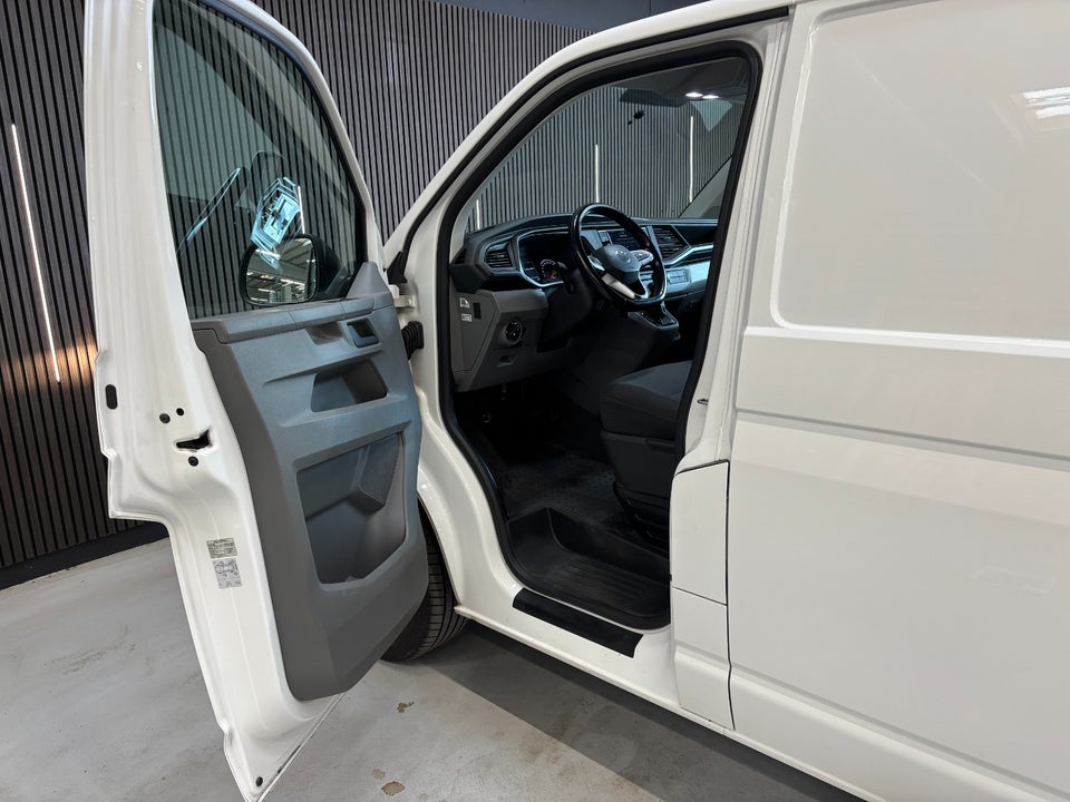VW Transporter 2,0 TDi 150 Kassevogn DSG lang