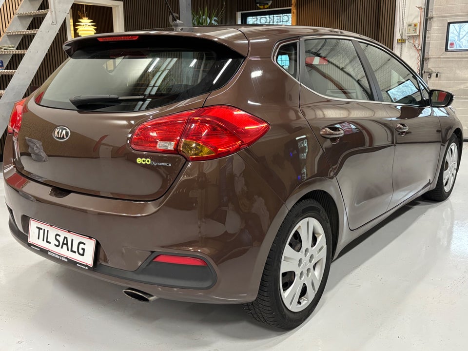 Kia Ceed 1,6 GDi Premium 5d