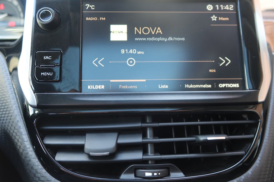 Peugeot 2008 1,6 BlueHDi 100 Allure Sky 5d