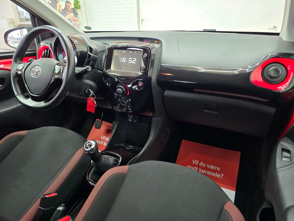 Toyota Aygo 1,0 VVT-i x-play 5d