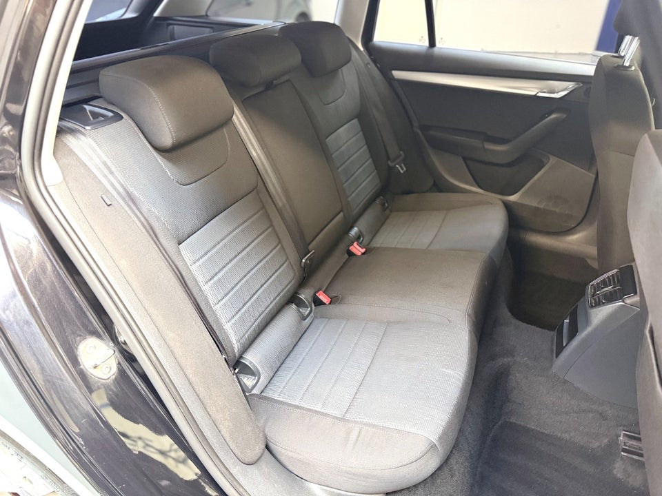 Skoda Octavia 1,6 TDi 110 Style Combi DSG 5d