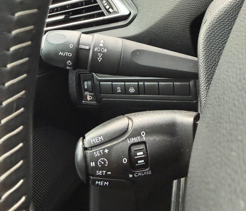 Peugeot 308 1,5 BlueHDi 130 Prestige Sky 5d